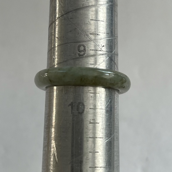 Green jadeite jade size 9.5 ring - Picture 4 of 5